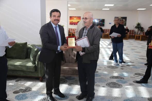 661738862 962925436247877 3434848401898926599 N