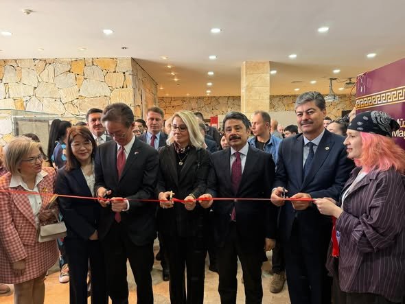 672398064 18324333718255336 7660430149679235204 N