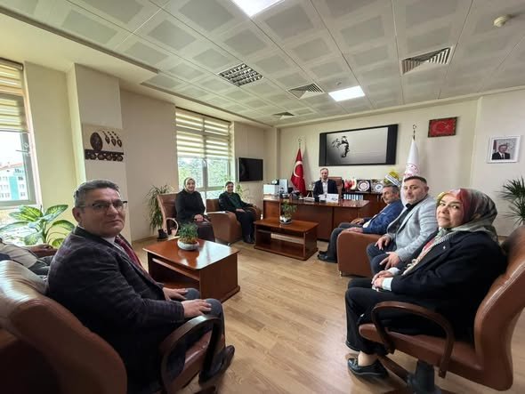 673415808 1505606744910144 3015884963759326356 N