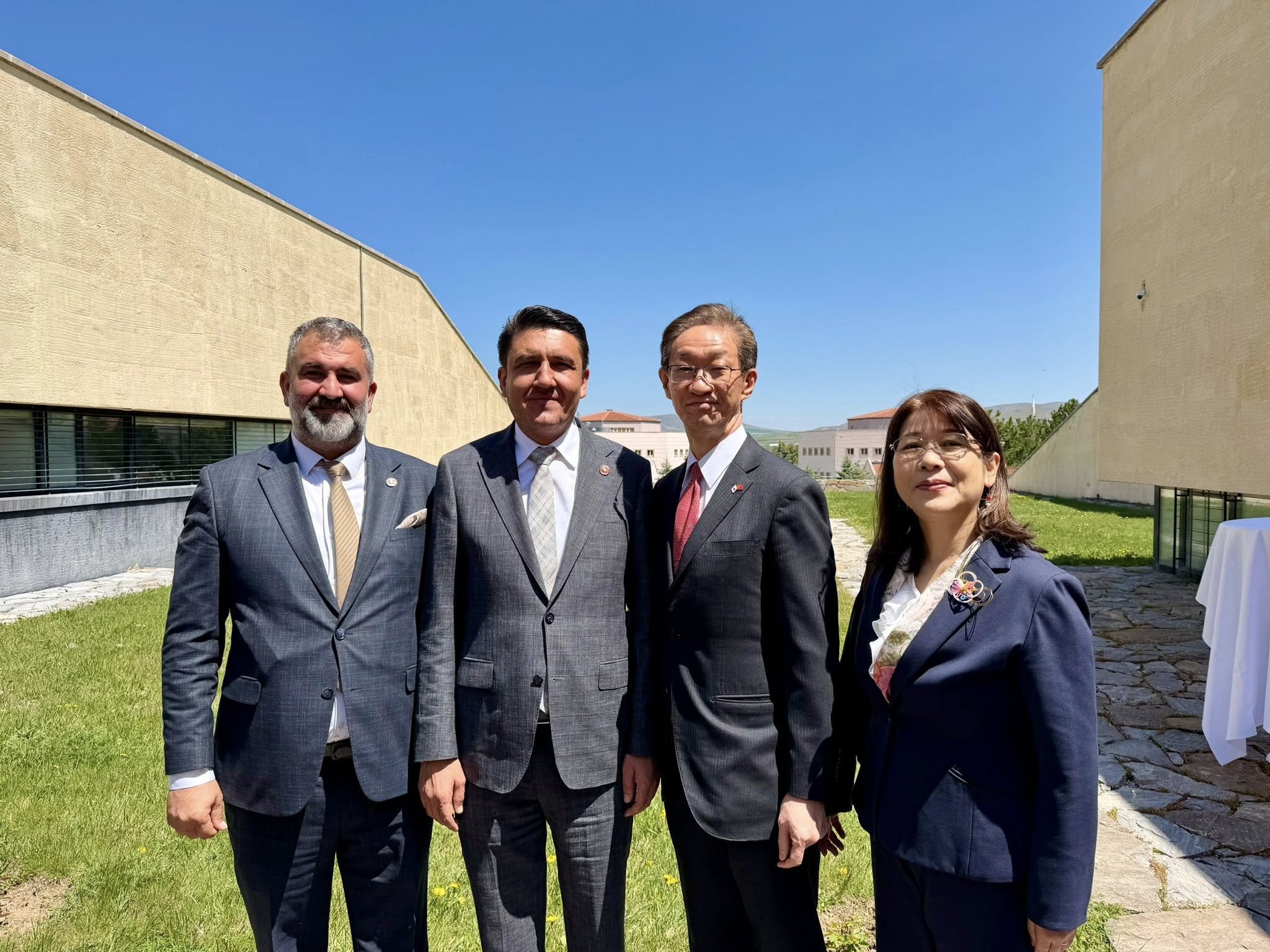 682318939 10163989006312086 7486675717142971325 N