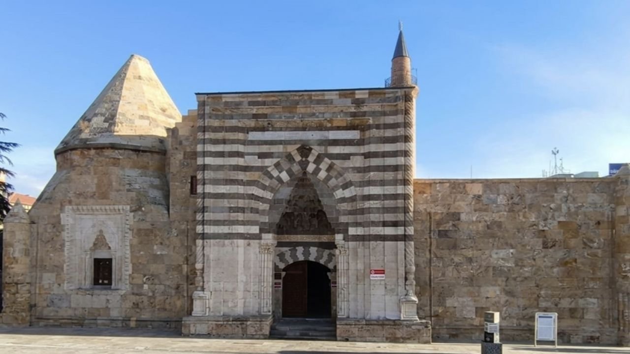 Kapak (1280 X 720 Piksel) (67)