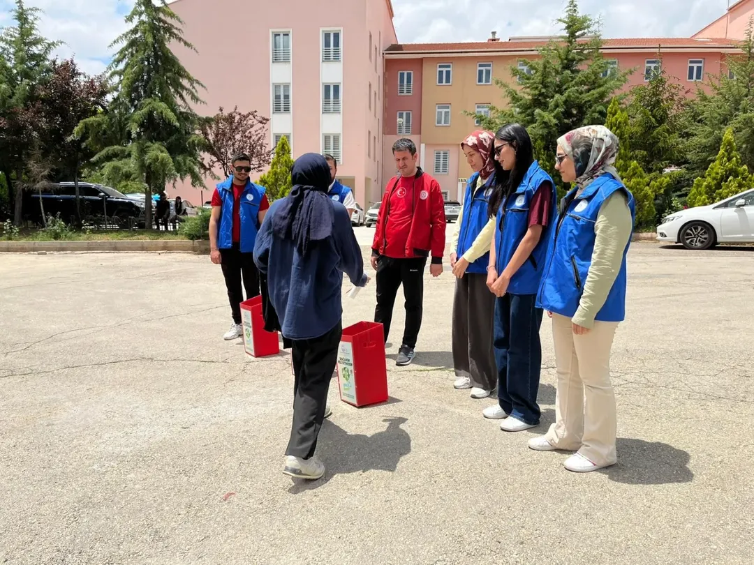 2026 Yks’nin Ardından, Genç Dönüşüm Projesi Kapsamında Sınavda Kullanılan Kırtasiye Setlerini B (2)