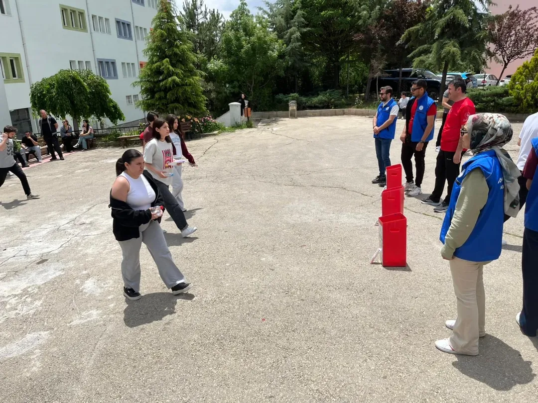 2026 Yks’nin Ardından, Genç Dönüşüm Projesi Kapsamında Sınavda Kullanılan Kırtasiye Setlerini B (6)