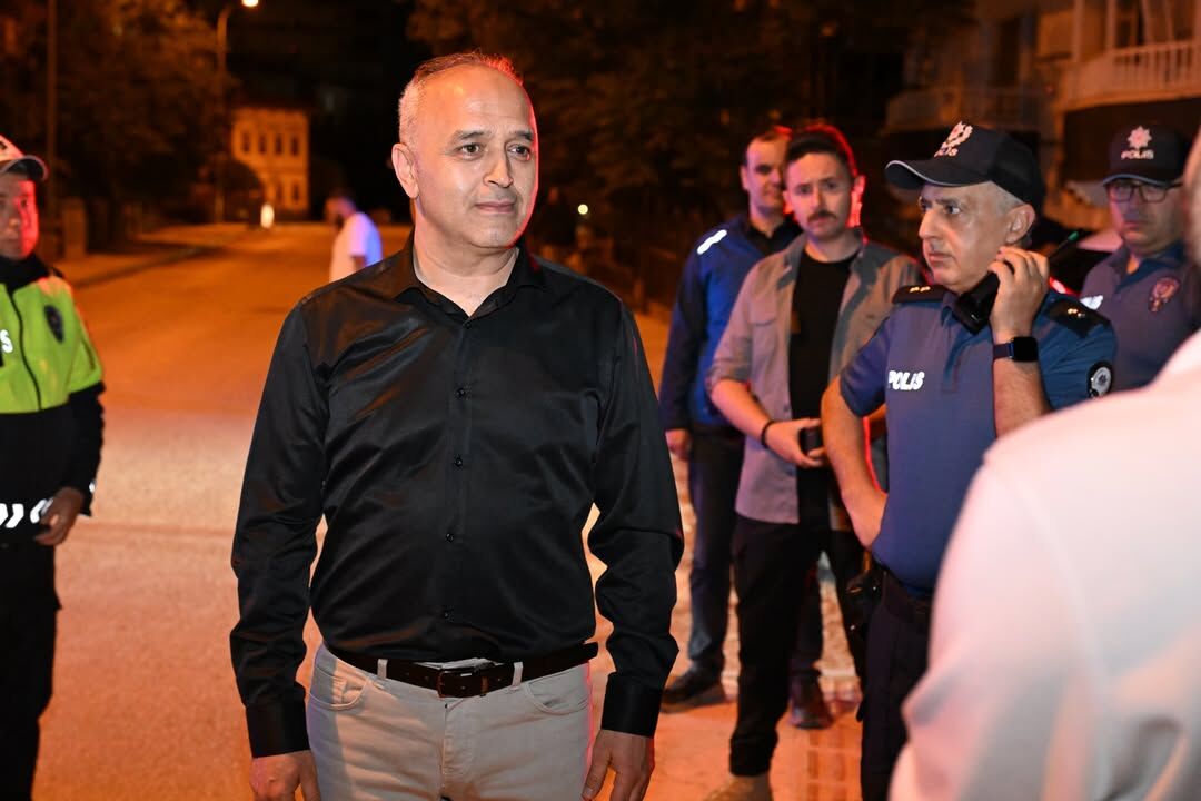 İl Emniyet Müdürümüz Sayın Dr. @Mesutgorucuresmi, Kuşdili Mahallesinde Yapılan Uygulamalarda Gör