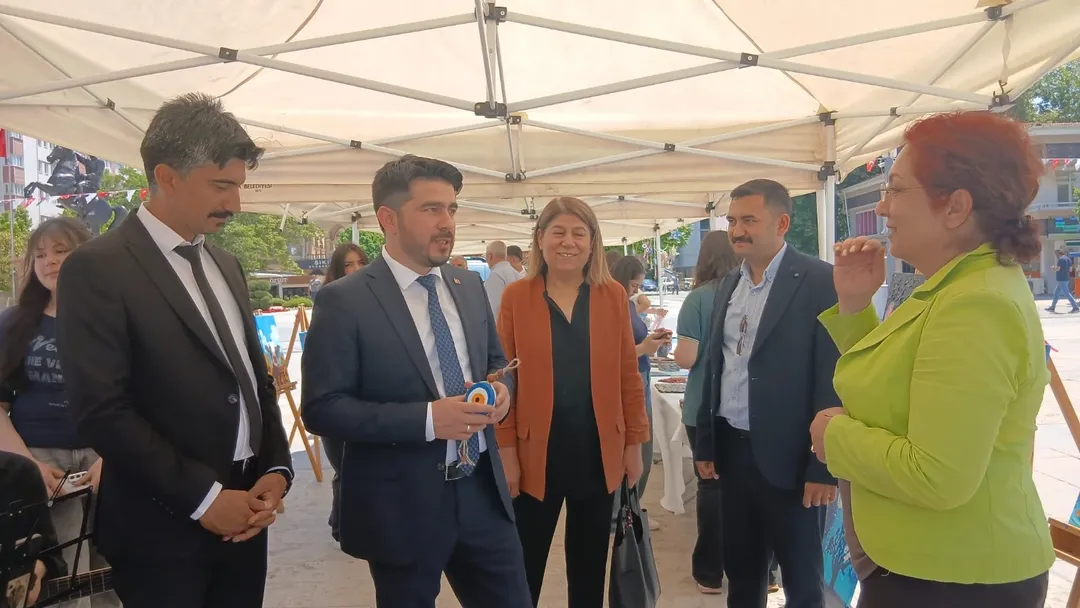 ♻️ Türkiye Çevre Haftası Etkinlikleri Kapsamında “Atıktan Sanata” Sergisi Ziyaret Edilditürkiye (14)