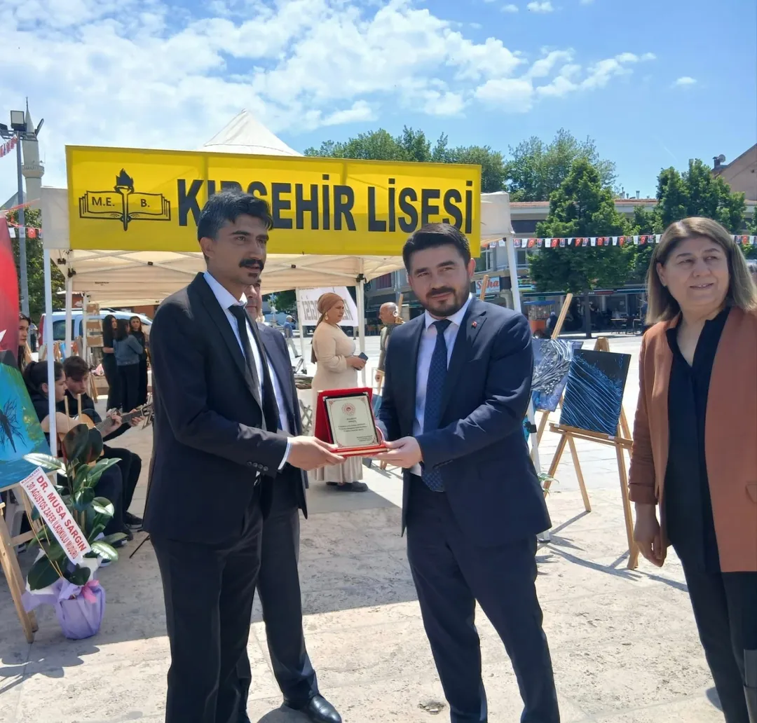 ♻️ Türkiye Çevre Haftası Etkinlikleri Kapsamında “Atıktan Sanata” Sergisi Ziyaret Edilditürkiye (15)