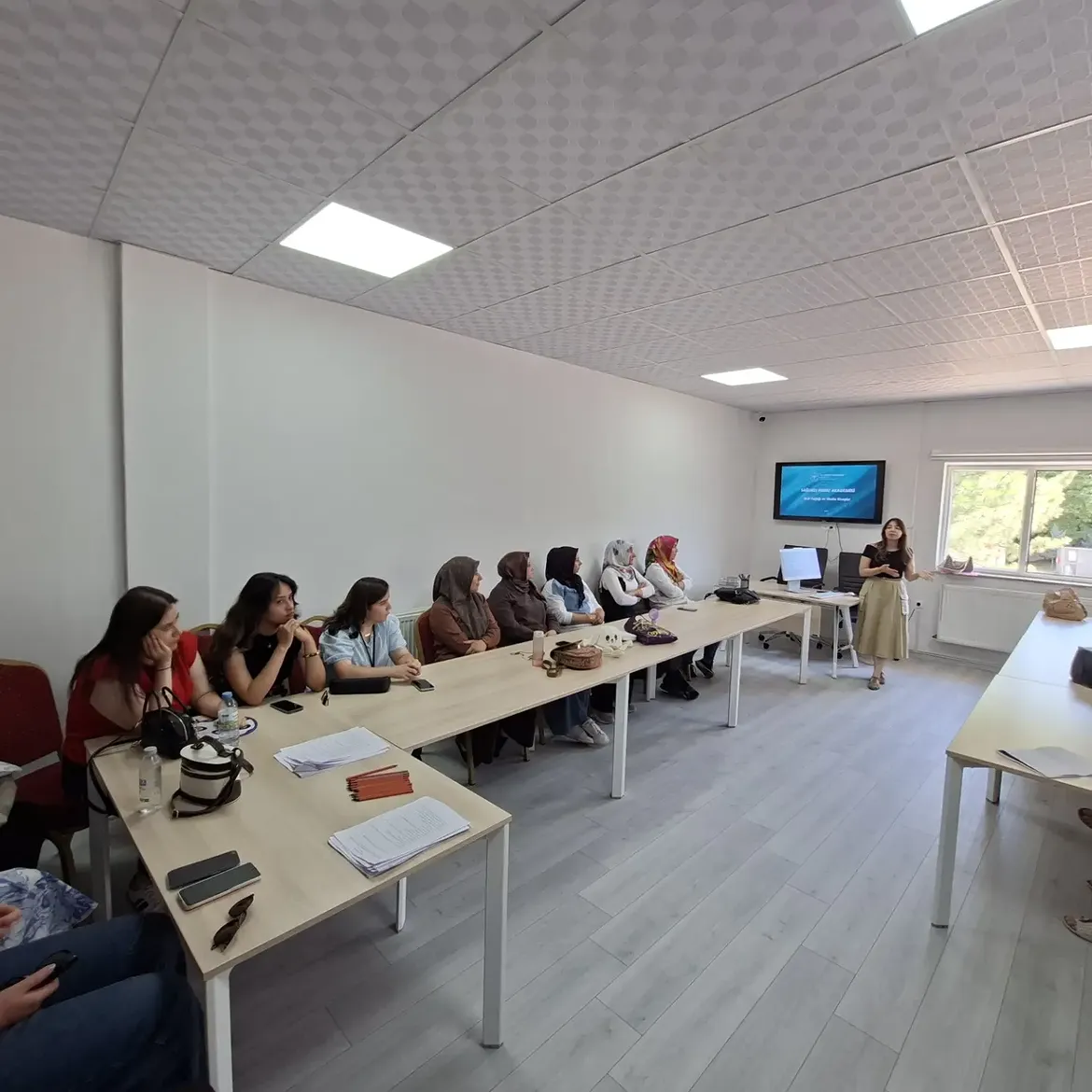 Merkez Shm Personeli Tarafından Aşıkpaşa Aile Destek Merkezi (Adem) Kursiyerlerine Kurum Tanıtı