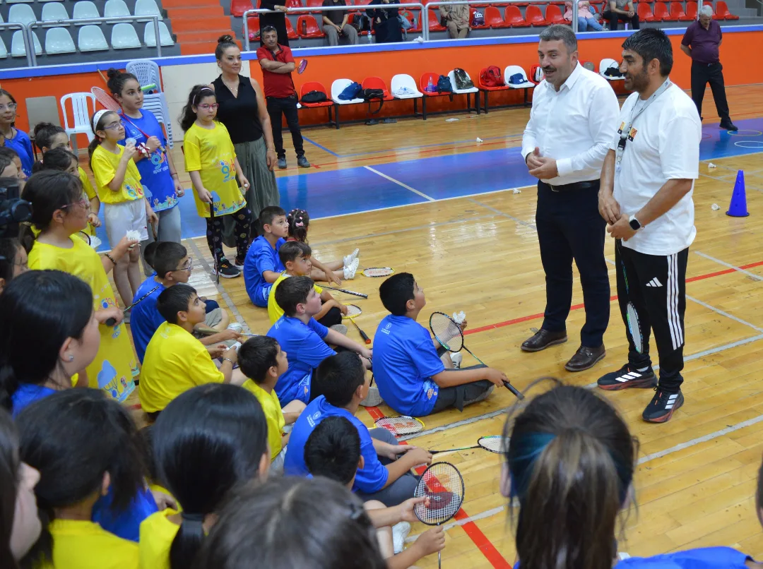 Sahalarda Enerji Yüksek, Yüzlerde Tebessüm Tam! 🏸✨İl Müdürümüz Sayın Yasin Çakmakçı, Gsb Ve En