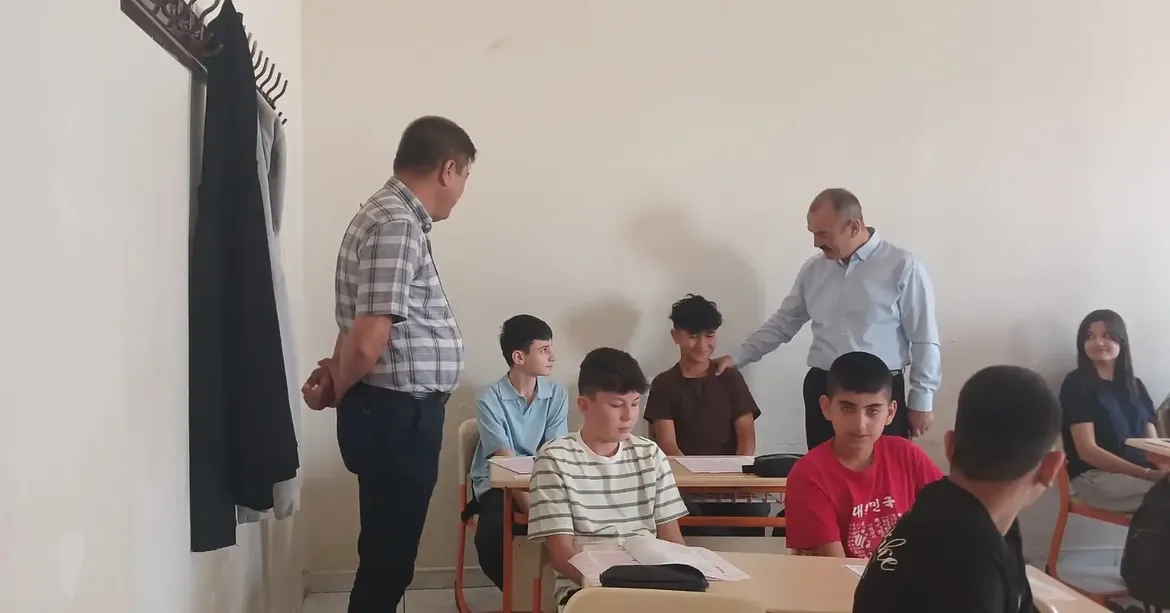 Şehit Yusuf Erdoğdu Ortaokulunda Dyk Ziyaretii̇lçe Milli Eğitim Müdürümüz Halil İman, Şube Müdür (3)