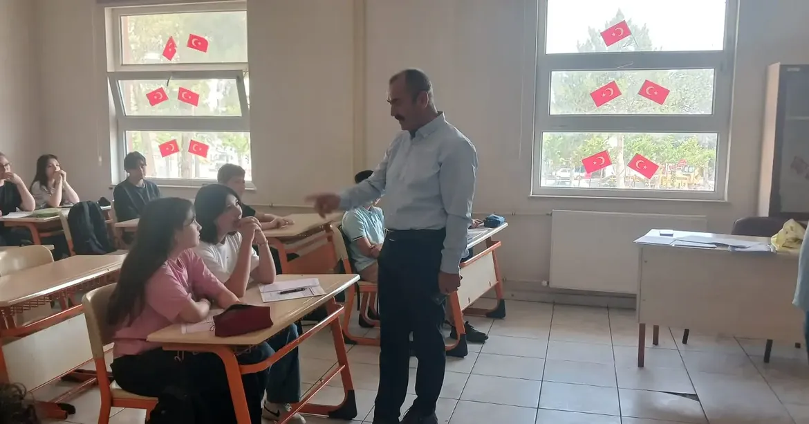 Şehit Yusuf Erdoğdu Ortaokulunda Dyk Ziyaretii̇lçe Milli Eğitim Müdürümüz Halil İman, Şube Müdür (5)