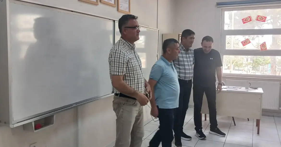 Şehit Yusuf Erdoğdu Ortaokulunda Dyk Ziyaretii̇lçe Milli Eğitim Müdürümüz Halil İman, Şube Müdür (8)