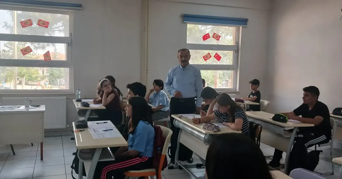 Şehit Yusuf Erdoğdu Ortaokulunda Dyk Ziyaretii̇lçe Milli Eğitim Müdürümüz Halil İman, Şube Müdür