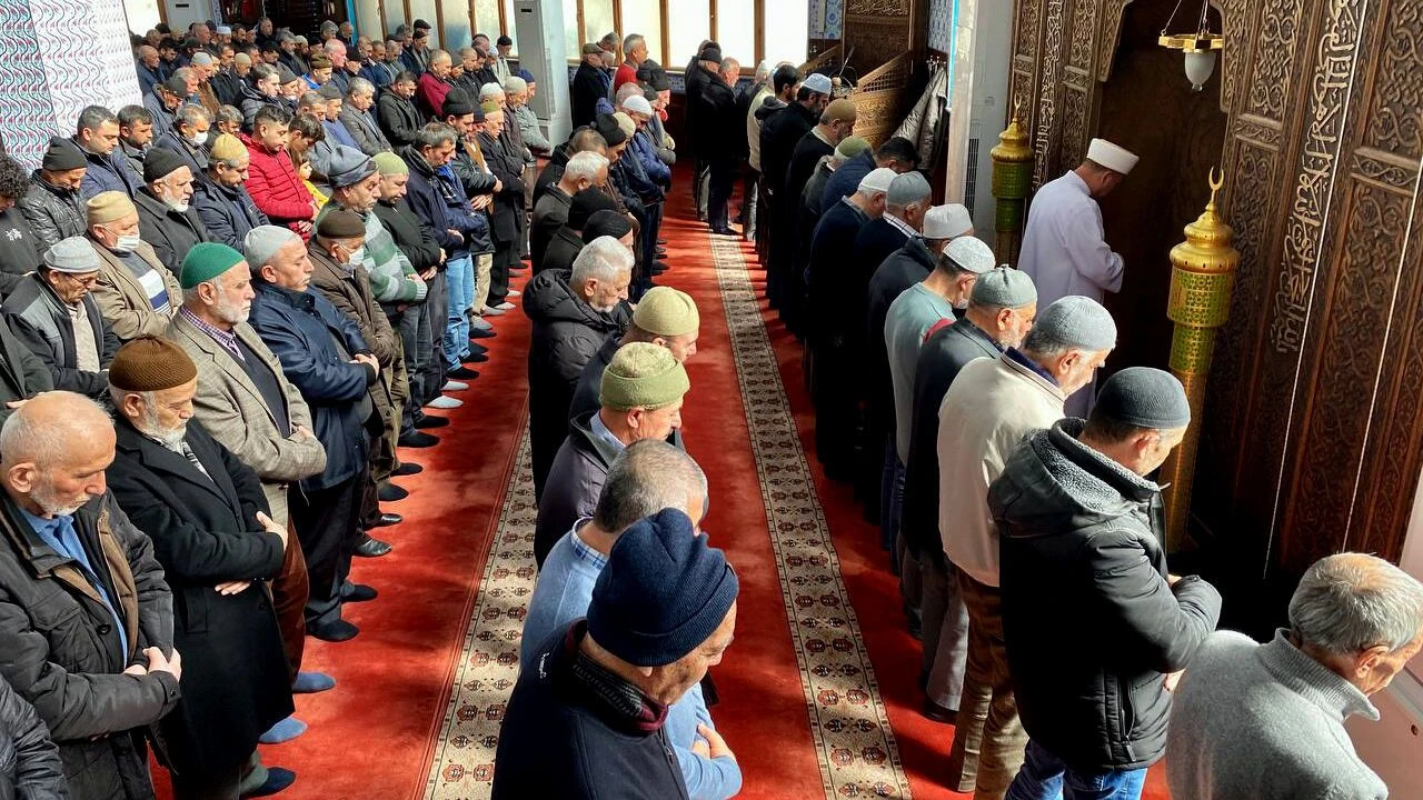 Aa 20230217 30335871 30335870 Ic Anadoludaki Camilerde Depremlerde Vefat Edenler Icin Giyabi Cenaze Namazi Kilindi
