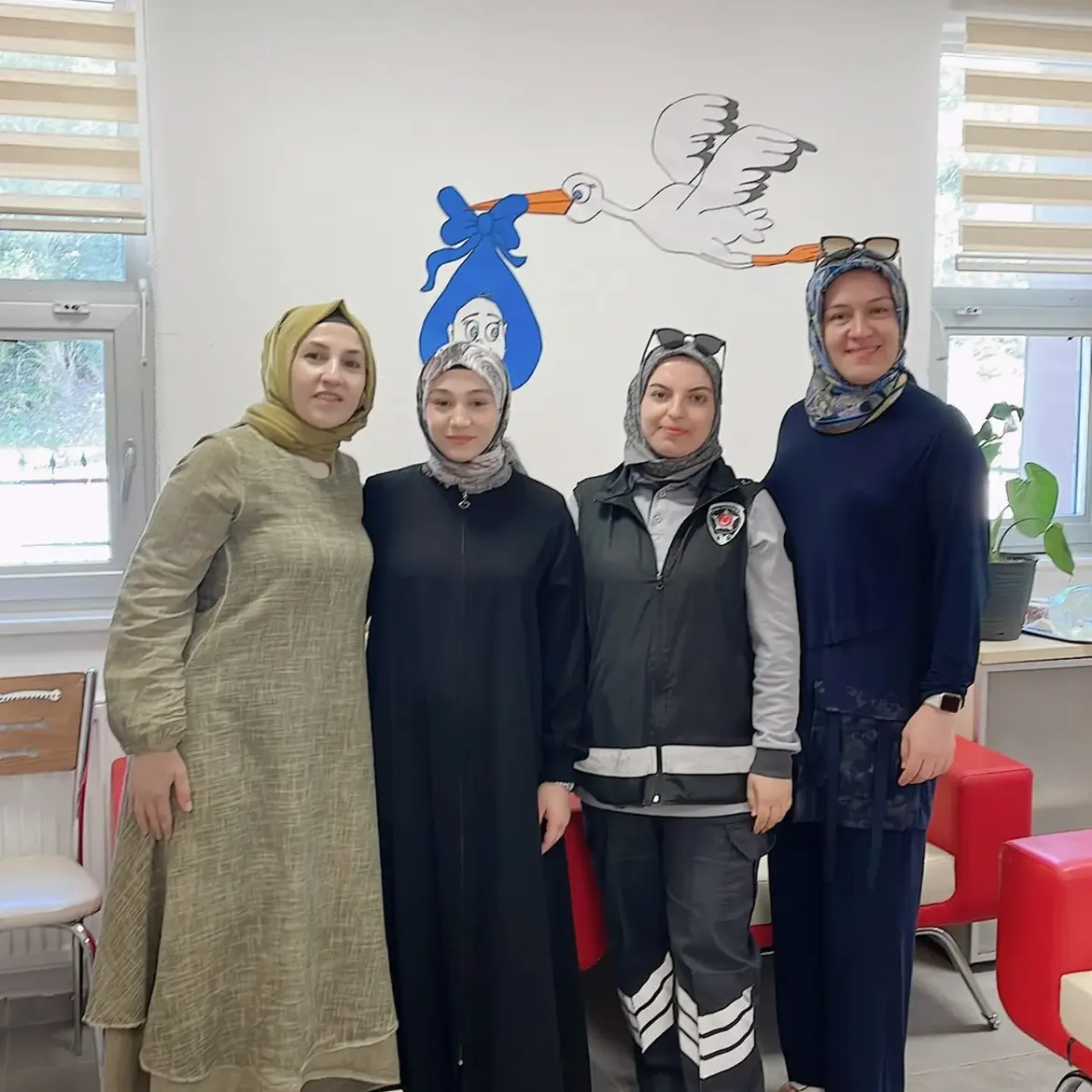 Gebe Okulumuzda Eğitimler, Ev Ziyaretleri Koordinatör Ebelerce Sürdürülmektedir. Ayrıca Diş Hek (4)