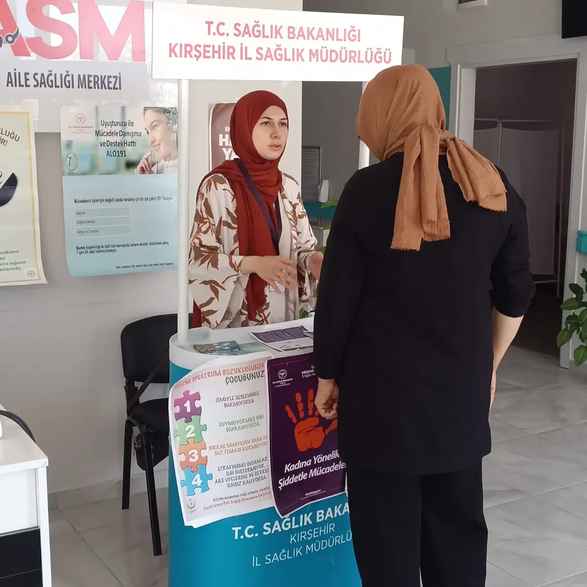 Merkez Shm De Görev Yapan Çocuk Gelişimci Rabia Koçyi̇ği̇t Özcan, Sosyal Çalışmacı Büşra Demi̇ryü (1)
