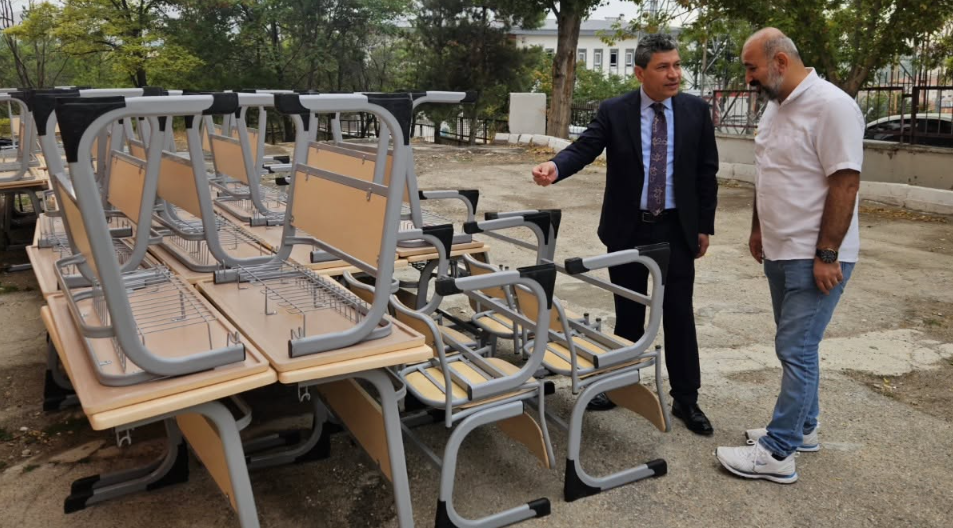 Mucur’da Öğrencilere Yeni Sıralar