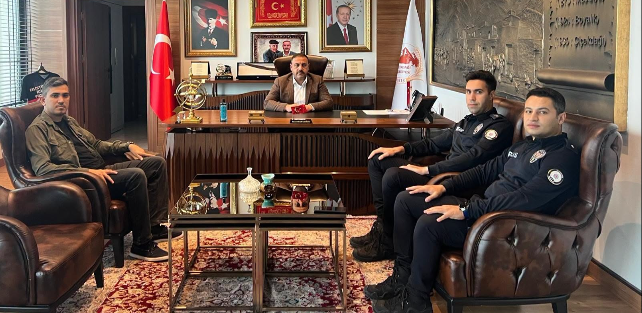 ÇİÇEKDAĞI’NDA EMNİYET TEŞKİLATINDAN BAŞKAN HAKANOĞLU’NA ZİYARET