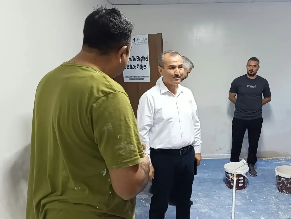 Kaman İlçe Milli Eğitim Müdürü Halil İman Ve Şube Müdürü Raşit Şahi̇n Kaman Şehit Yusuf Erdoğdu (2)