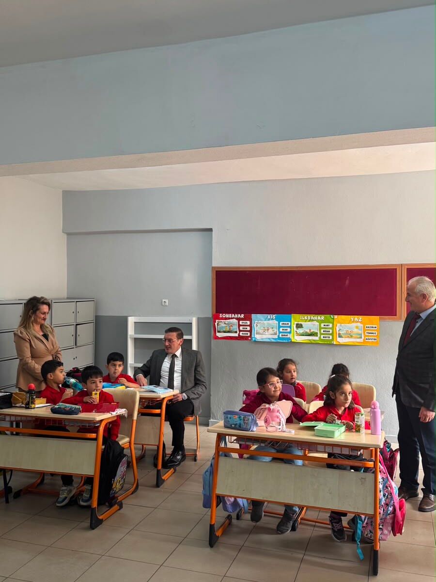 📚 Kaymakamımız Sayın Ali Can Yildiz’dan Okullarımıza Ziyareti̇lçe Kaymakamımız Sayın Ali Can Yil (5)