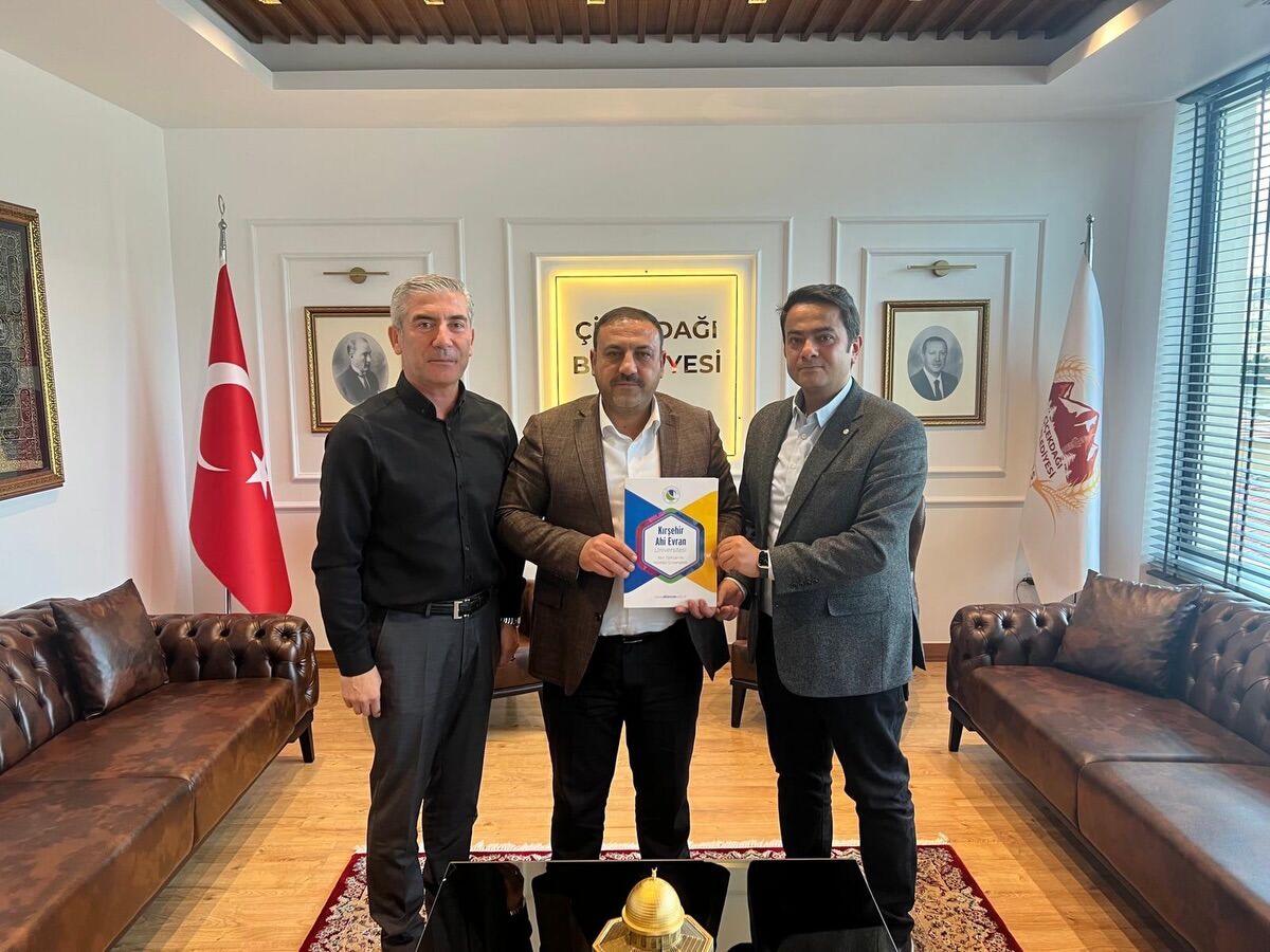 Üniversiteli Gençlerimize Uygulamalı Eğitim Desteği! 🤝🎓 Belediye Başkanımız Sayın Hasan Hakano (1)