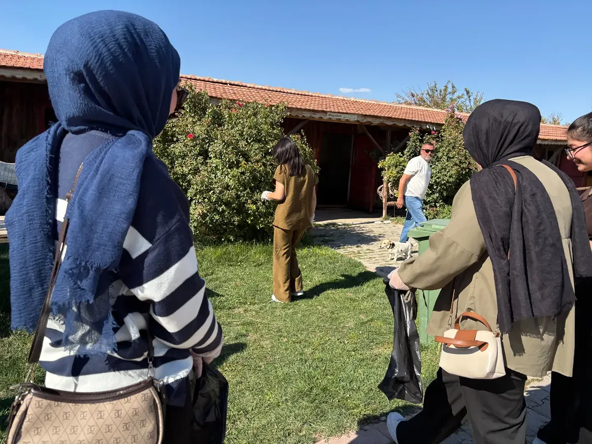 Gençlik Doğa İçin Ele Ele! 🌿🧹Fatma Bacı Yurdu Öğrencilerimizle Birlikte Mesire Ve Park Alanla (3)