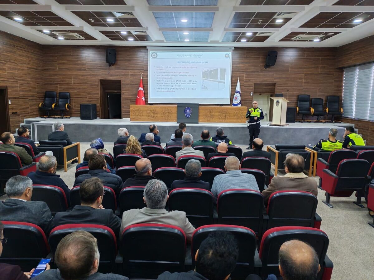İl Emniyet Müdürlüğümüz Konferans Salonu’nda; Milli Eğitim Müdürlüğü Personelleri, Okul Idarecil (1)