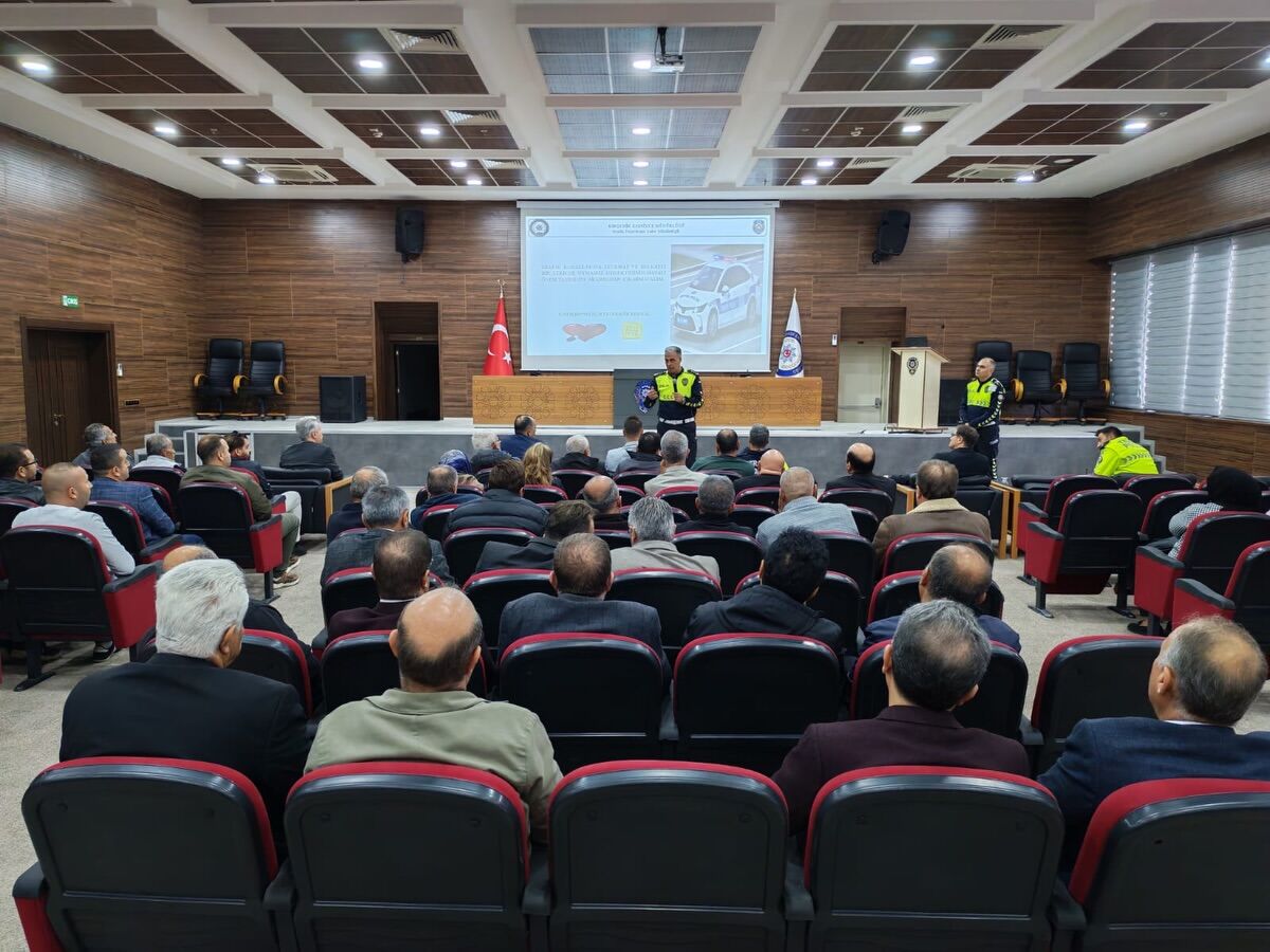 İl Emniyet Müdürlüğümüz Konferans Salonu’nda; Milli Eğitim Müdürlüğü Personelleri, Okul Idarecil