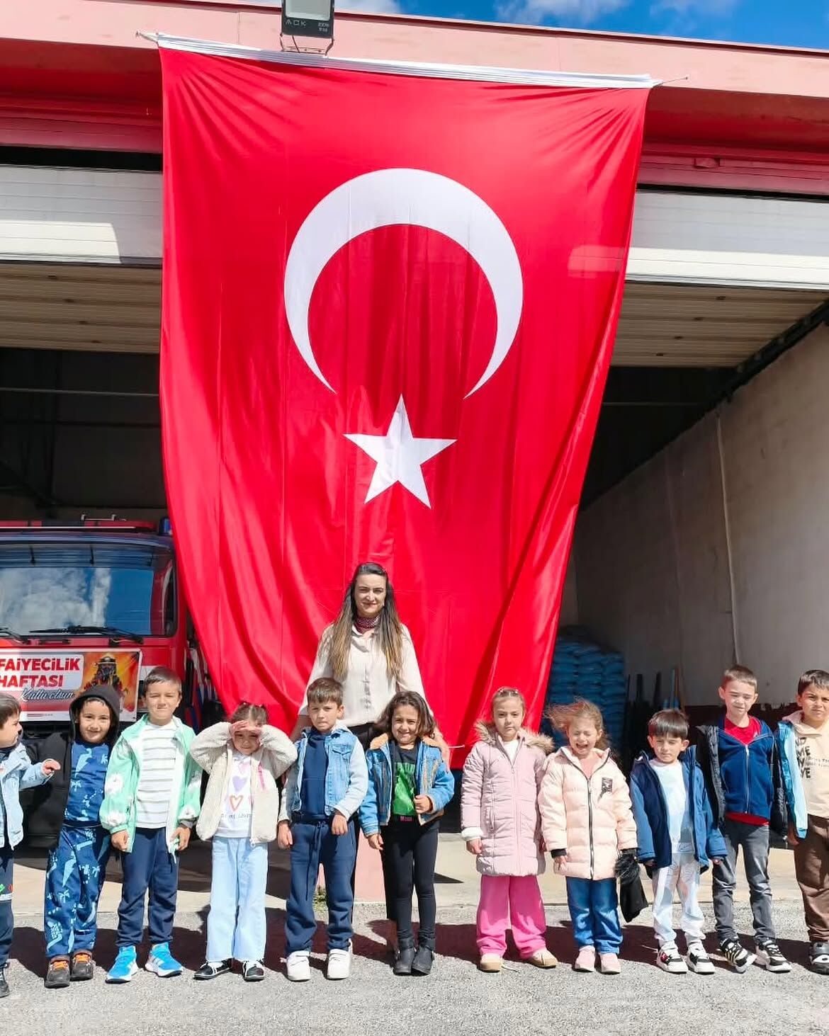 İtfaiyecilik Haftası’nda Minik Adımlarla Büyük Kahramanların Izindeyiz! 🚒 Okulumuz Öğrencileri (2)