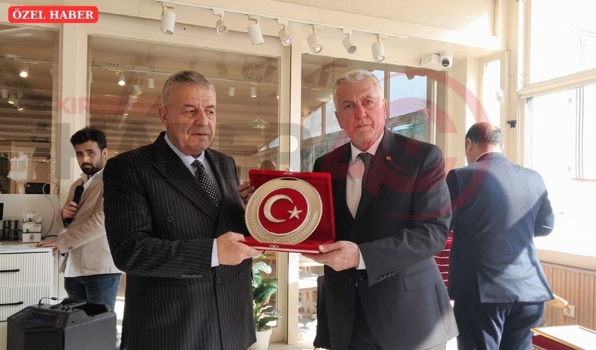Başkan Öztürk’ten Gazeteci Murat Sürmeli’ye Anlamlı Plaket