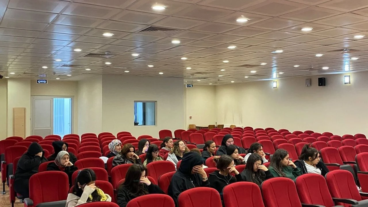 Kirsehir Kamanda Universite Ogrencilerine Uyum Konferansi 1